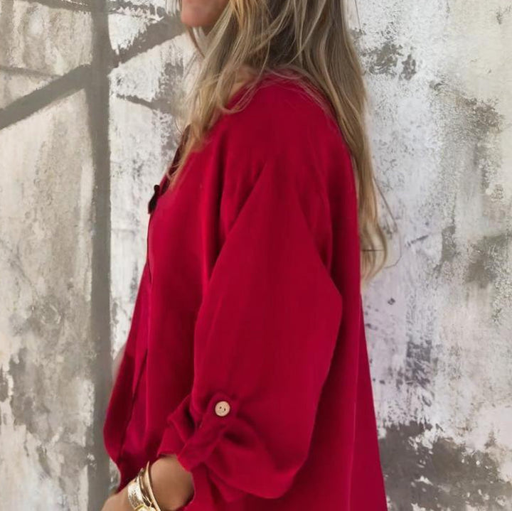 Vrouwenblouse in relaxed model met opgestroopte mouwen