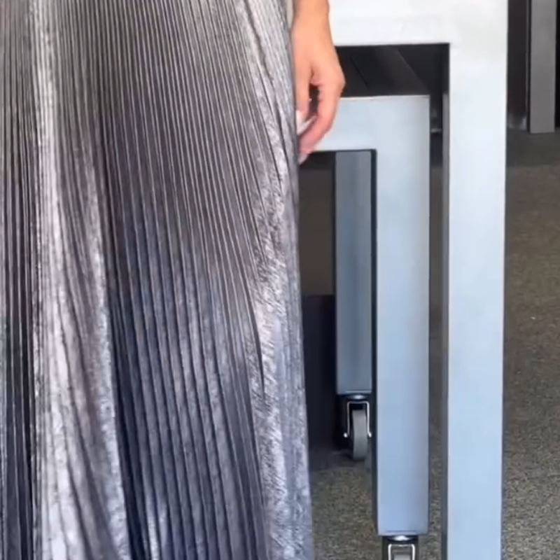 Elegante Gebreide Trui & Metallic Plooirrok Set